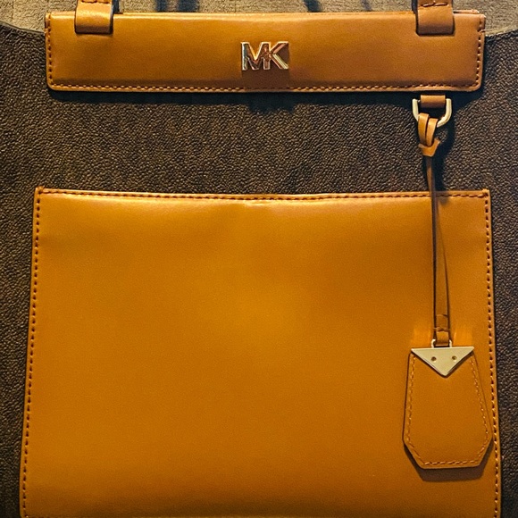 Michael Kors Tote - Picture 4 of 11